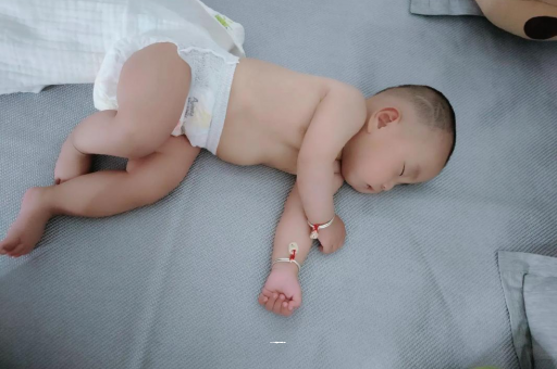来宾怀孕多久肚子会胀气